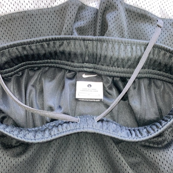 Boys Nike Black & Gray Athletic Shorts Size Youth Large - Picture 4 of 5